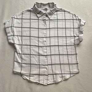 NWOT Japna Collared Grid Button Up Tee with Scoop Bottom Size M
